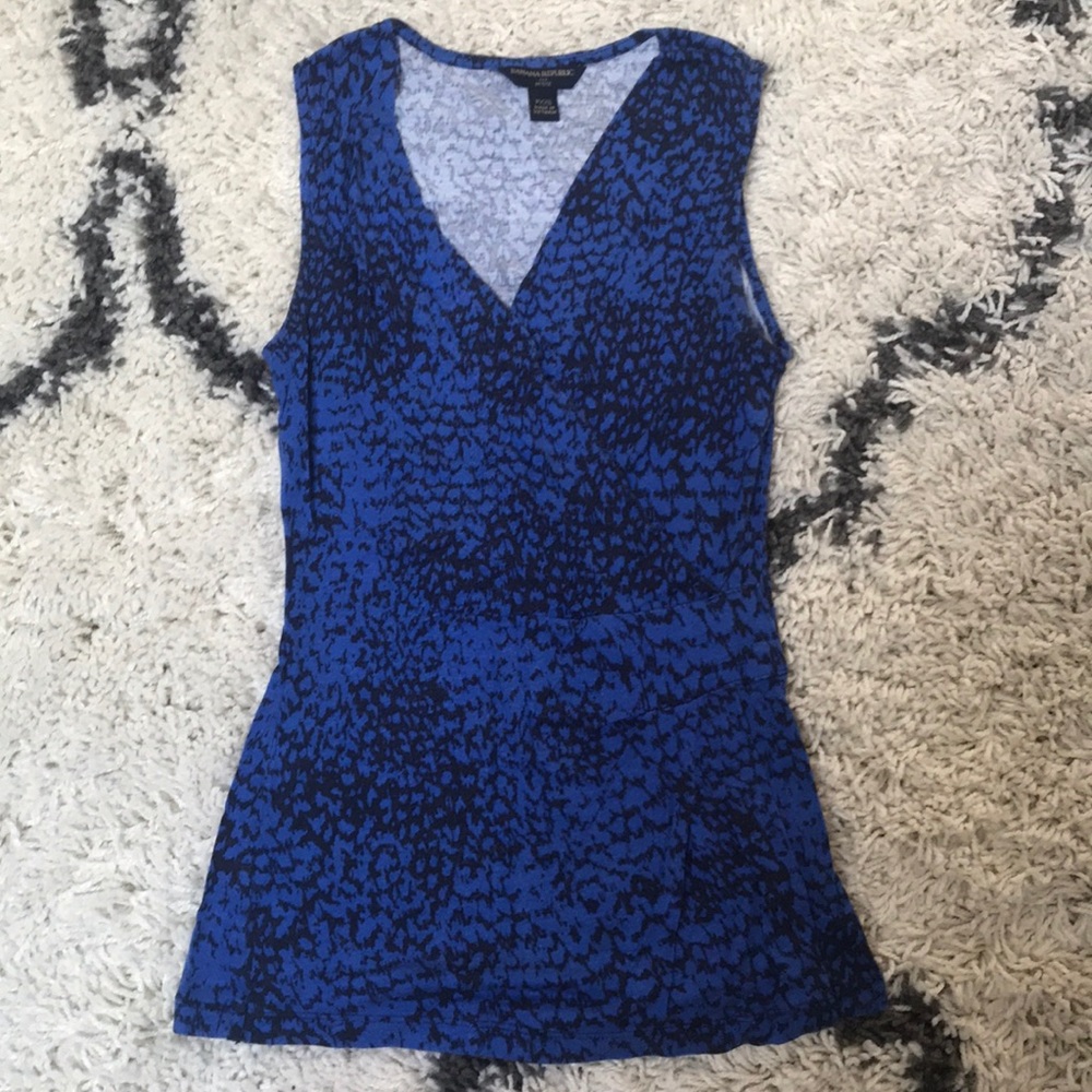 Banana Republic PXXS V Neck top